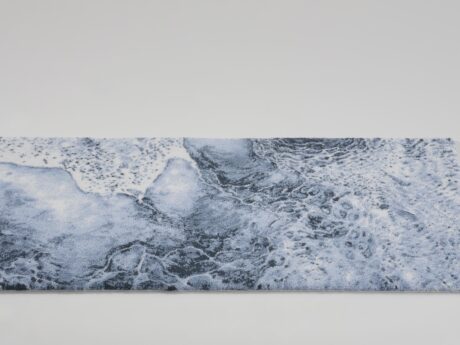 Abyss & Habidecor Nazaré bath mat features an ocean-inspired design in blue, grey, and ivory tones with plush cotton texture