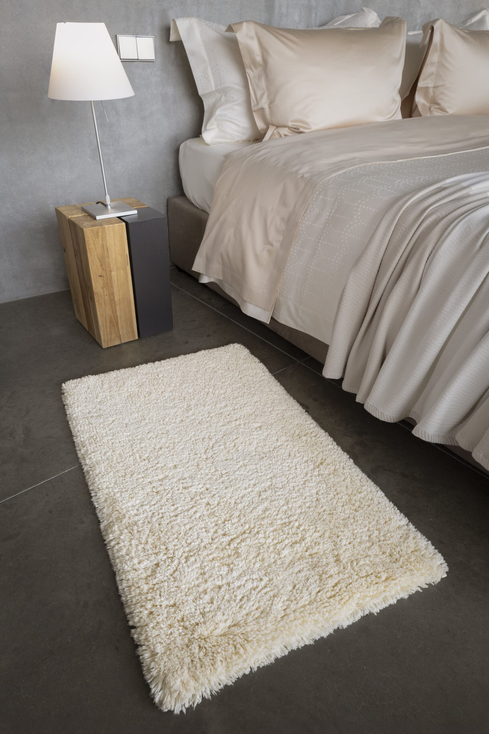 Abyss & Habidecor Shag bath mat in ivory inside a room
