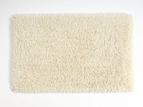 Abyss & Habidecor Shag bath mat in ivory