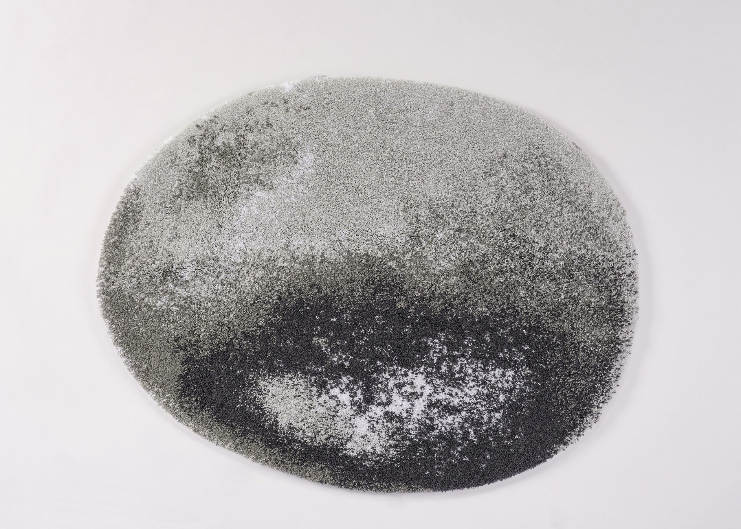 Abyss & Habidecor round bath mat in grey