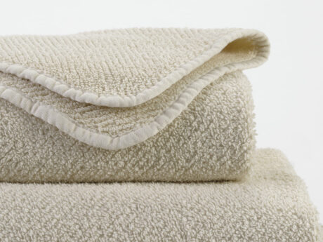 Abyss & Habidecor Twill 101 Ivory Egyptian cotton towel close-up with twill border