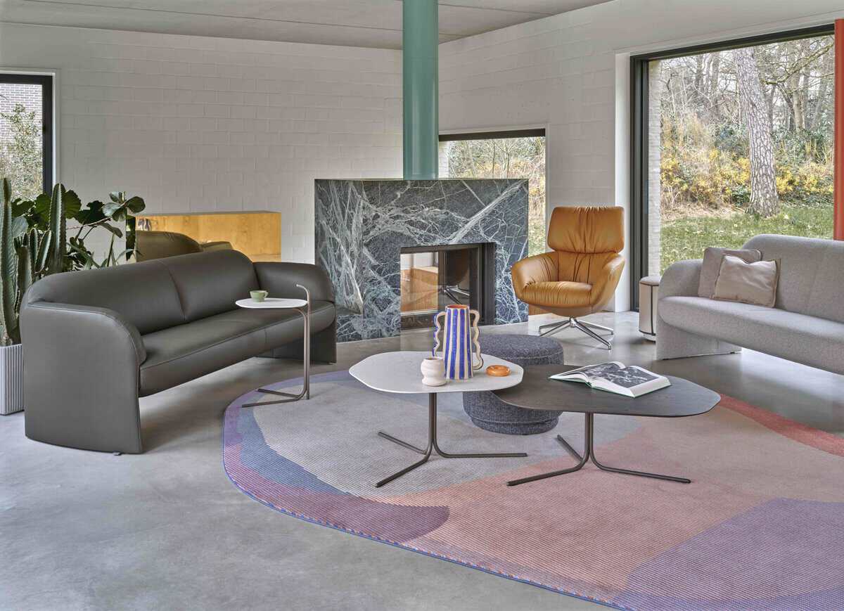 Leolux Lodey armchair camel leather in living room setting with Leolux sofas