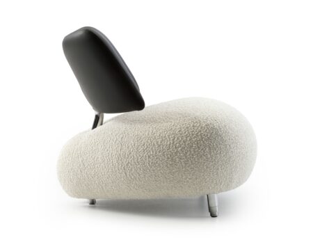 Leolux Pallone PA armchair ivory bouclรฉ black leather side view