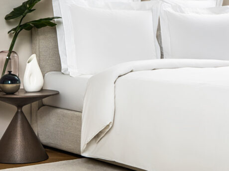 Frette Classic bed linen set in white, view 2