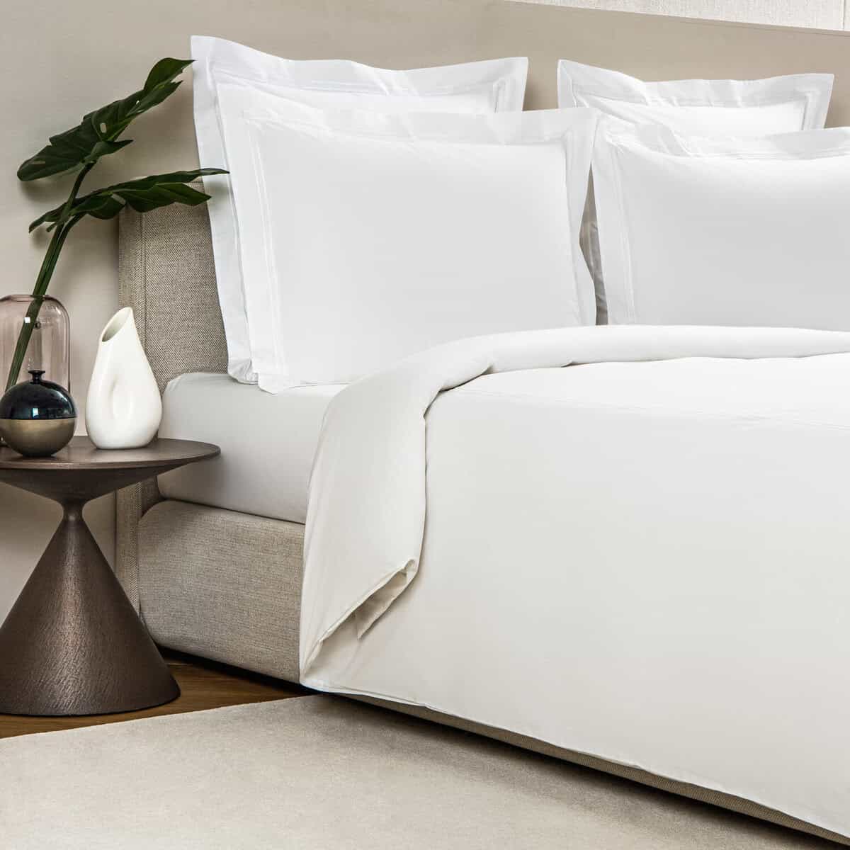 Frette Classic bed linen set in white, view 2