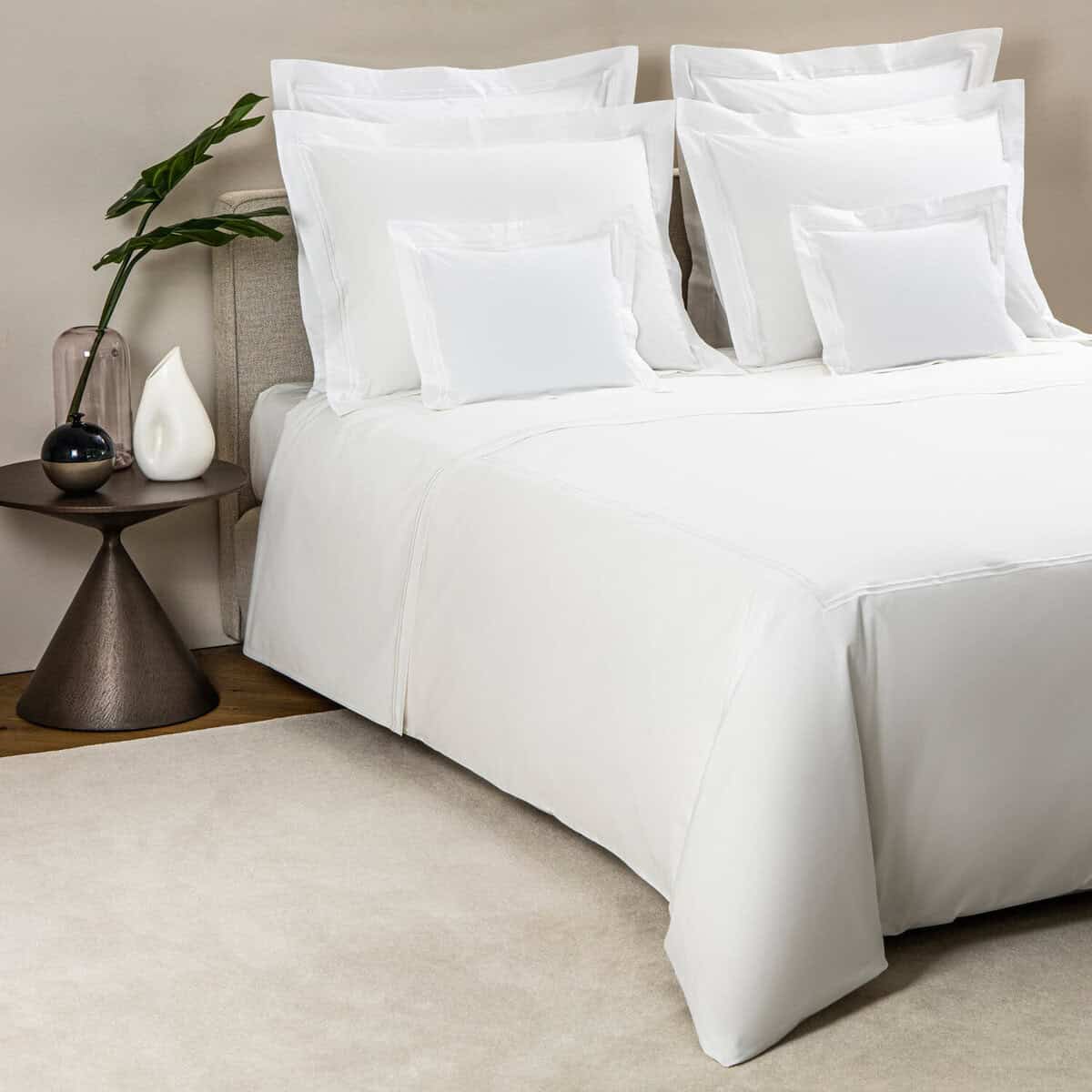 Frette Classic bed linen set in white, view 4