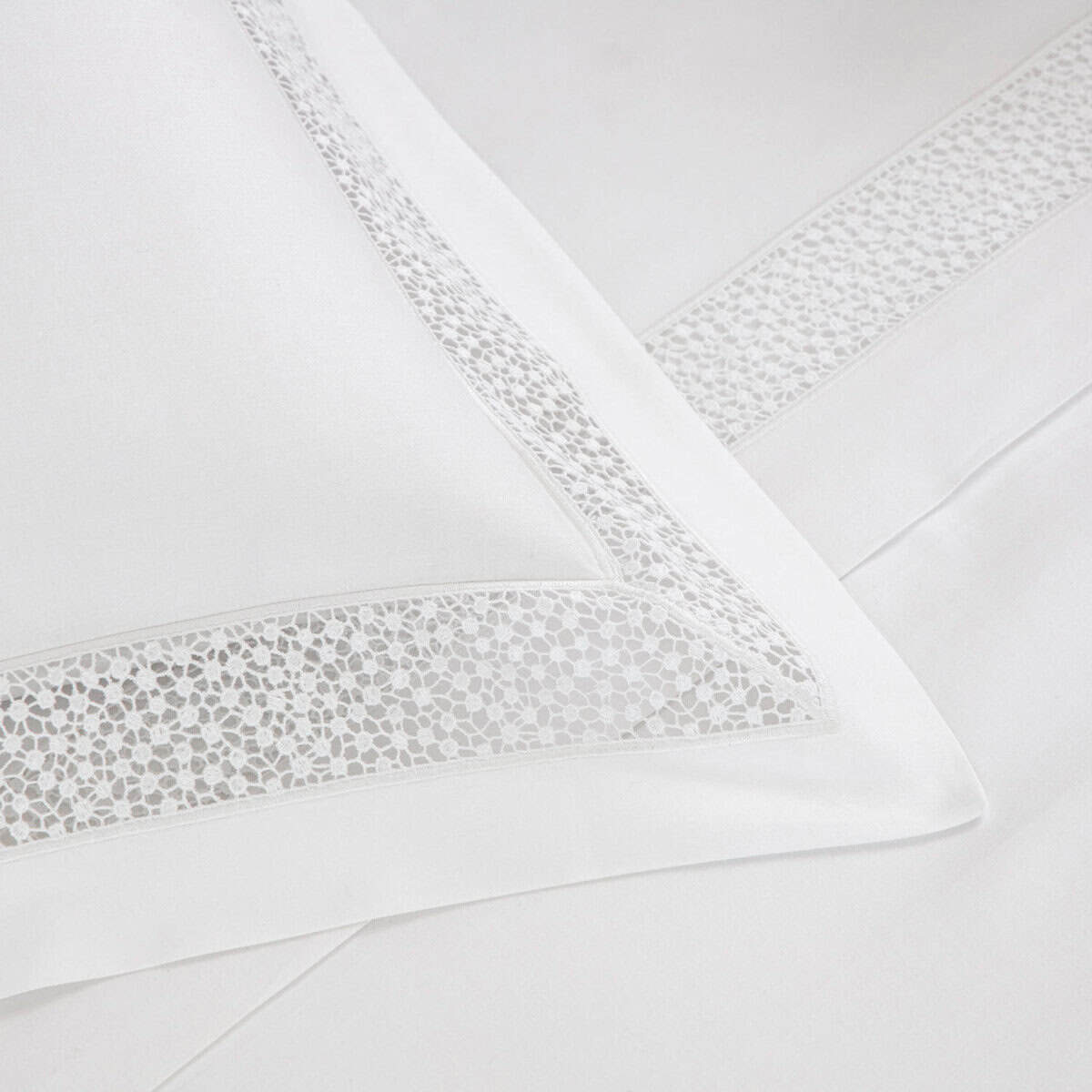 Frette Forever Lace bed linen in white with macramé lace, view 3