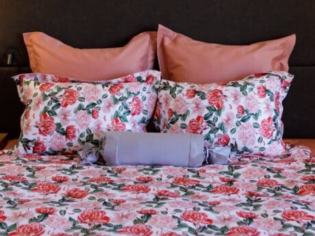 Von der Thannen Coral Peony bed linen set with pillows