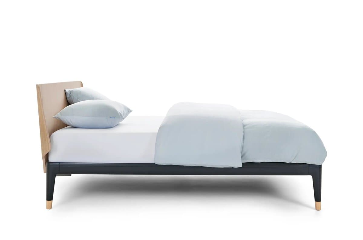 Auping Essential bed with oak headboard, side view