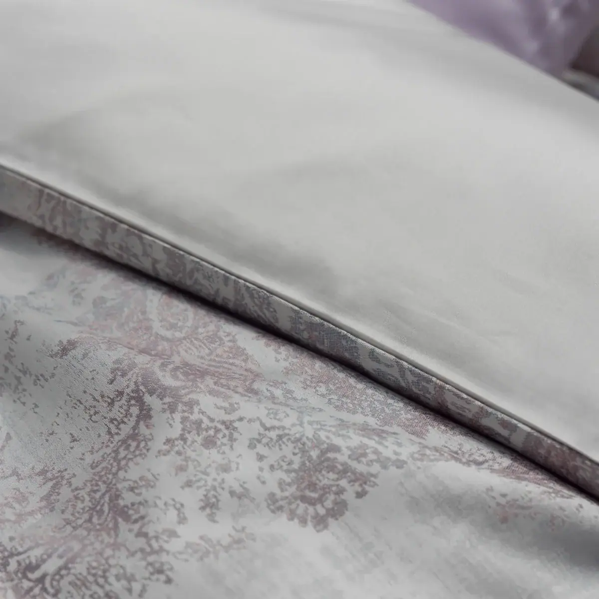 Graser Coletta, paisley jacquard close-up