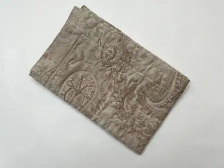 Graser Damasco Boutis bedspread on a bed