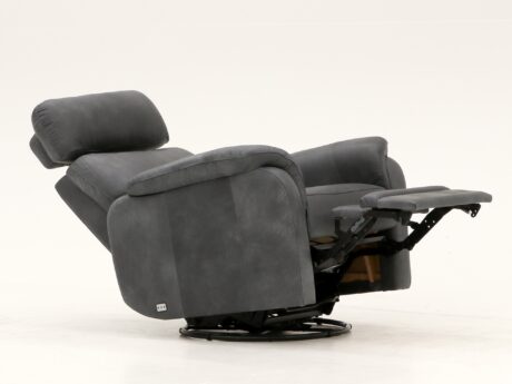 Pohjanmaan Pasadena recliner in the reclined position