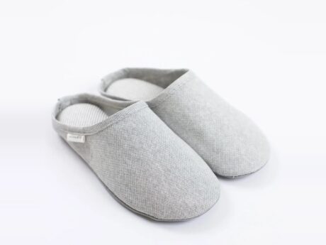 Sasawashi grey slippers made from breathable Japanese fabric